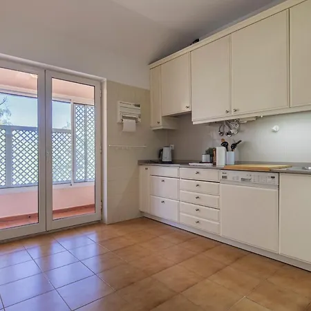 Luxury Colina Park Apartment