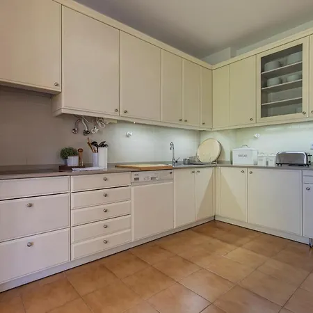 Luxury Colina Park Apartamento *