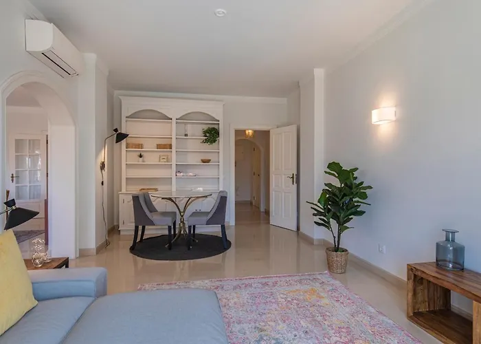 Luxury Colina Park شقة *